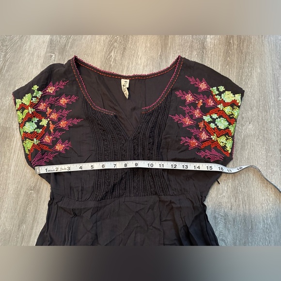 Anthropologie Floreat Boho dark gray embroidered short sleeve - Picture 7 of 9